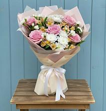 Букет цветов из:  Гвоздики, Орхидеи и Розы в Митрофановке