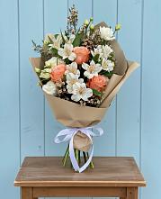 Букет цветов из:  Альстромерии, Лизиантусы, Розы и Хризантемы в Митрофановке