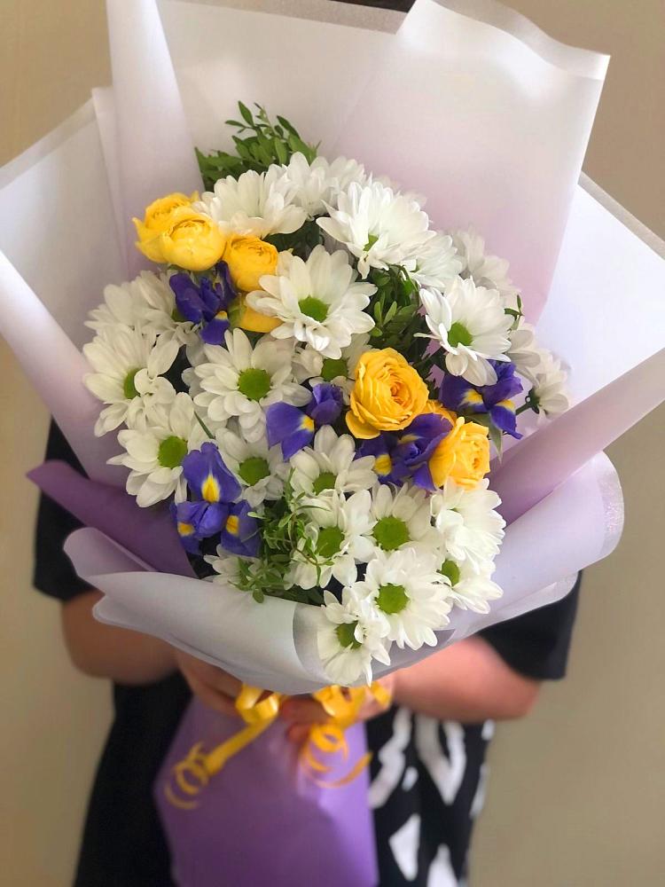 Букет цветов из: Ирисы, Хризантемы и Розы в Митрофановке